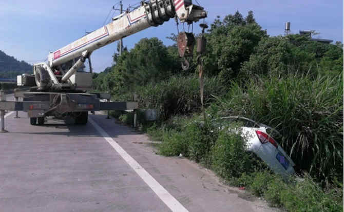 达日重载吊车救援